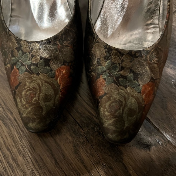 BROWN’S Shoes/Heels Copper Tone Floral Print, Size 39.5, Made In Italy - Picture 5 of 11